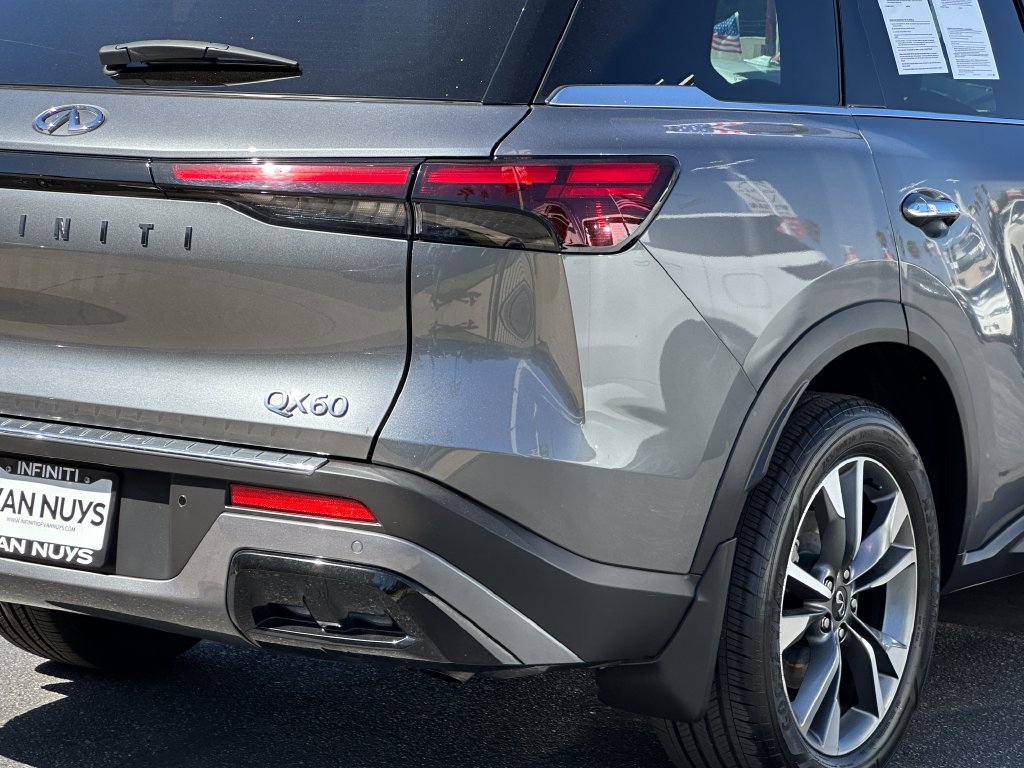 Used 2023 INFINITI QX60 Luxe w/ Performance Audio Package AWD/4WD image 8