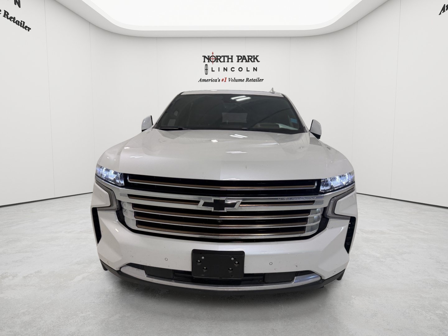 Used 2023 Chevrolet Tahoe High Country w/ LPO, Illumination Package AWD/4WD image 8