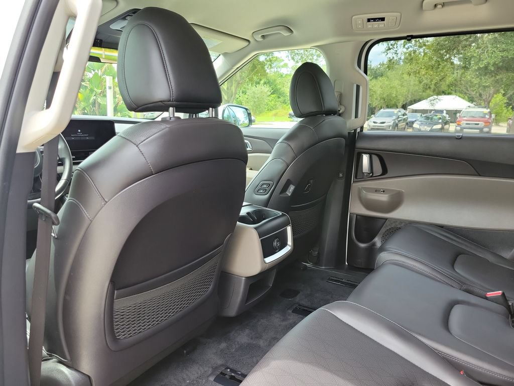 Certified 2025 Kia Carnival EX FWD image 24