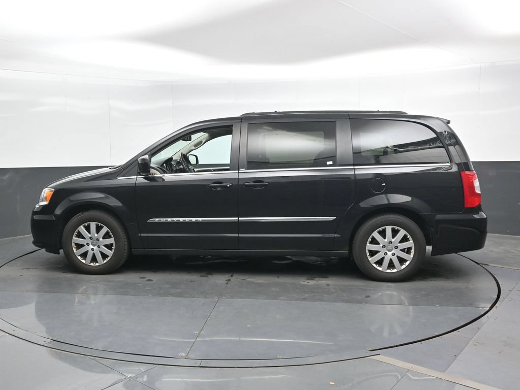 Used 2014 Chrysler Town & Country Touring FWD image 9