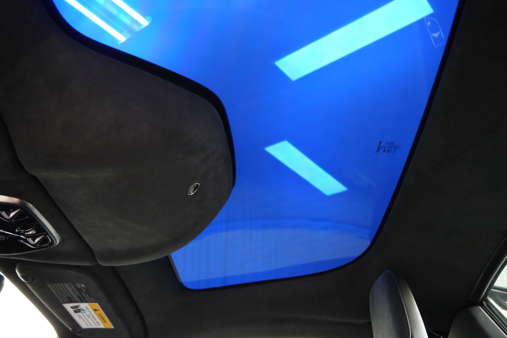 Used 2025 McLaren Artura Spider image 44