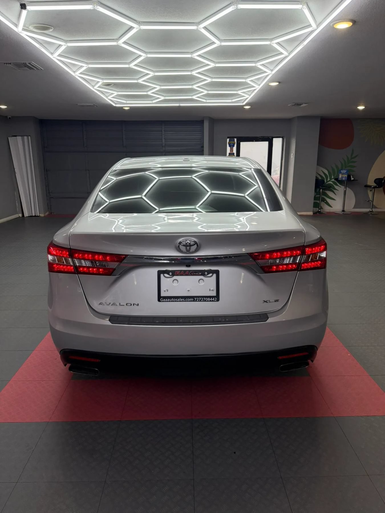 Used 2013 Toyota Avalon XLE Touring FWD image 5