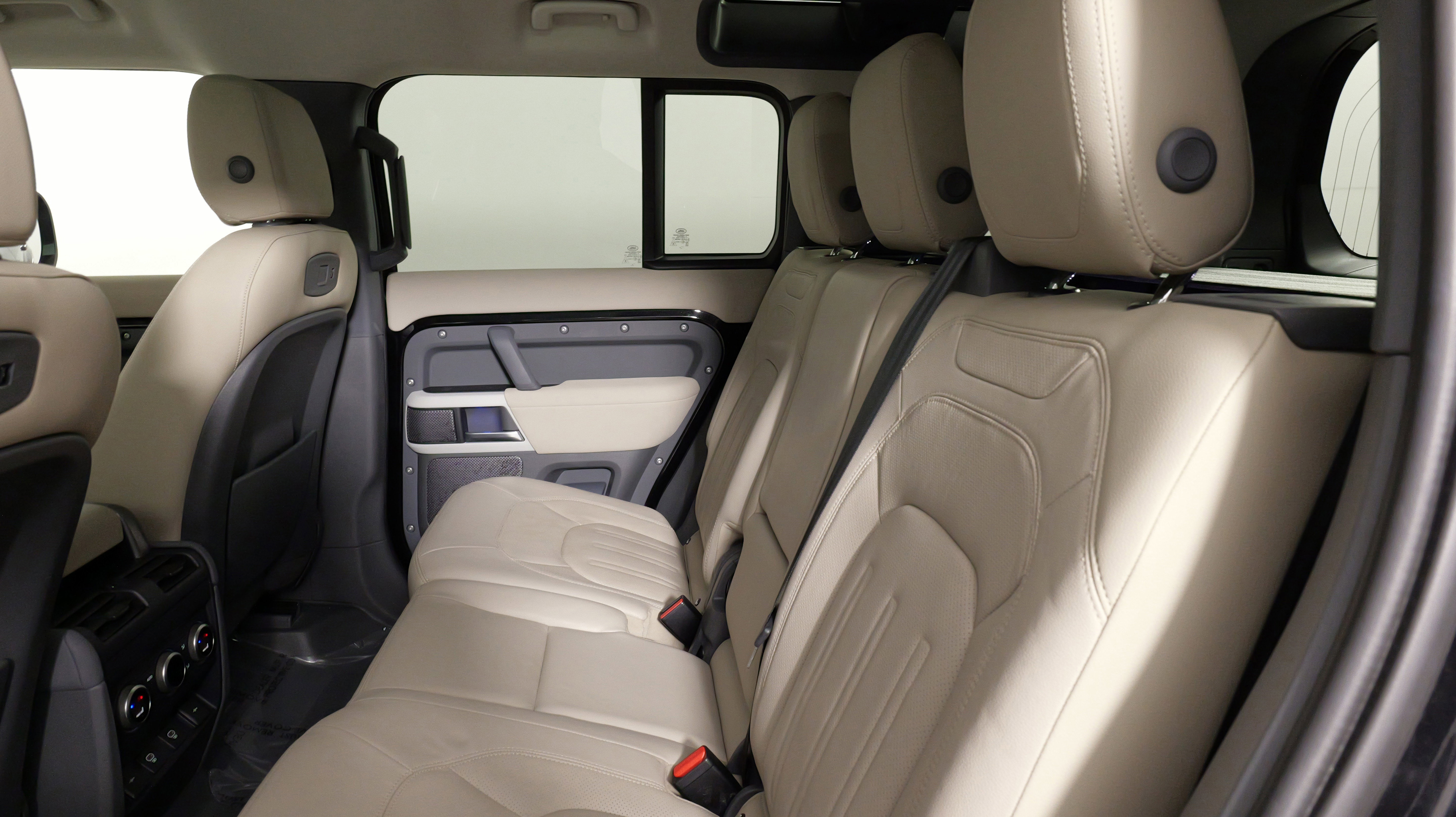 Used 2022 Land Rover Defender 110 SE image 37