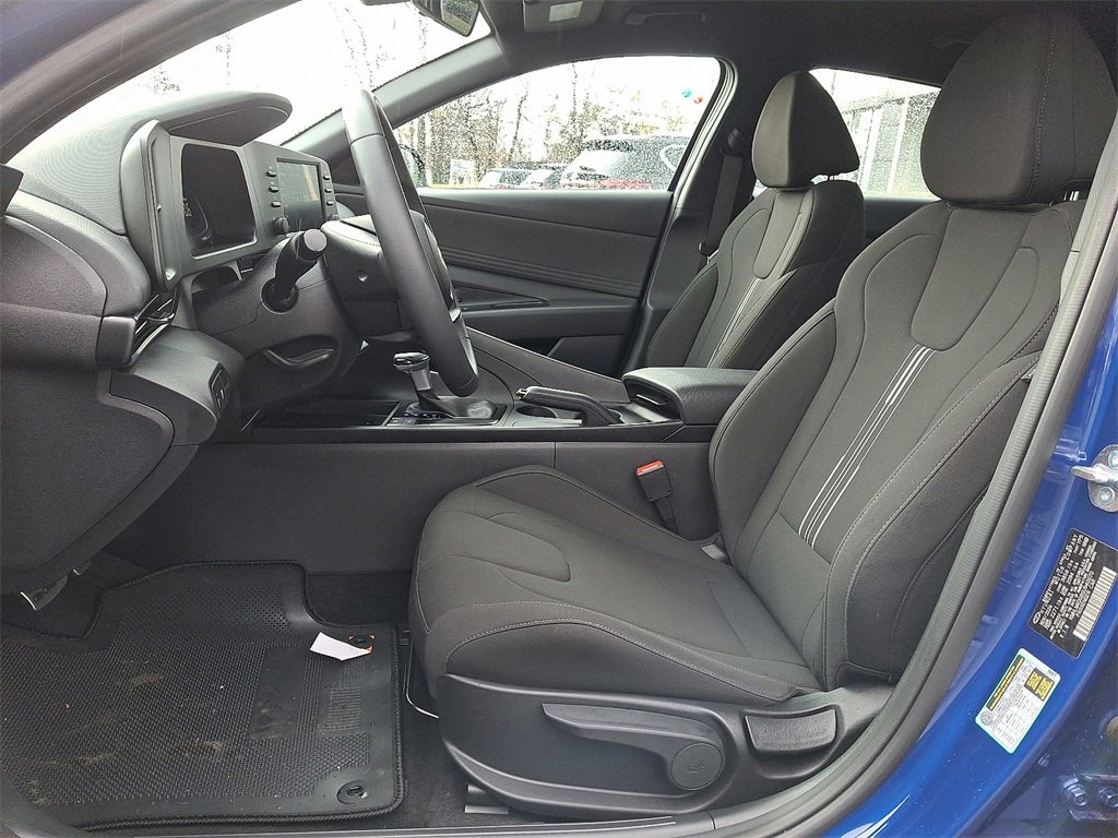 Used 2025 Hyundai Elantra Sport image 14