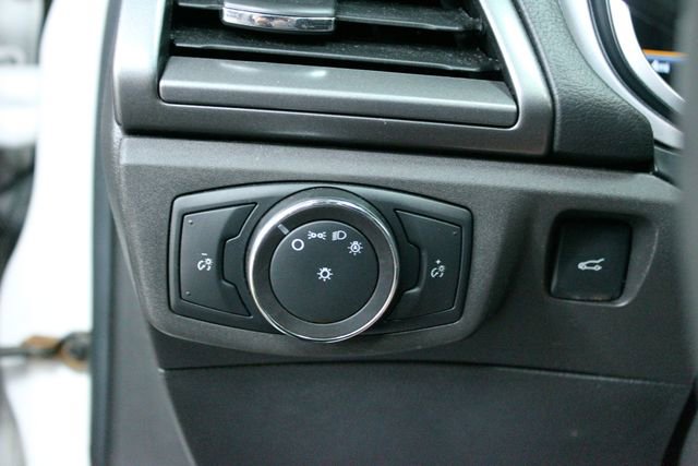 Used 2015 Ford Fusion SE FWD image 11