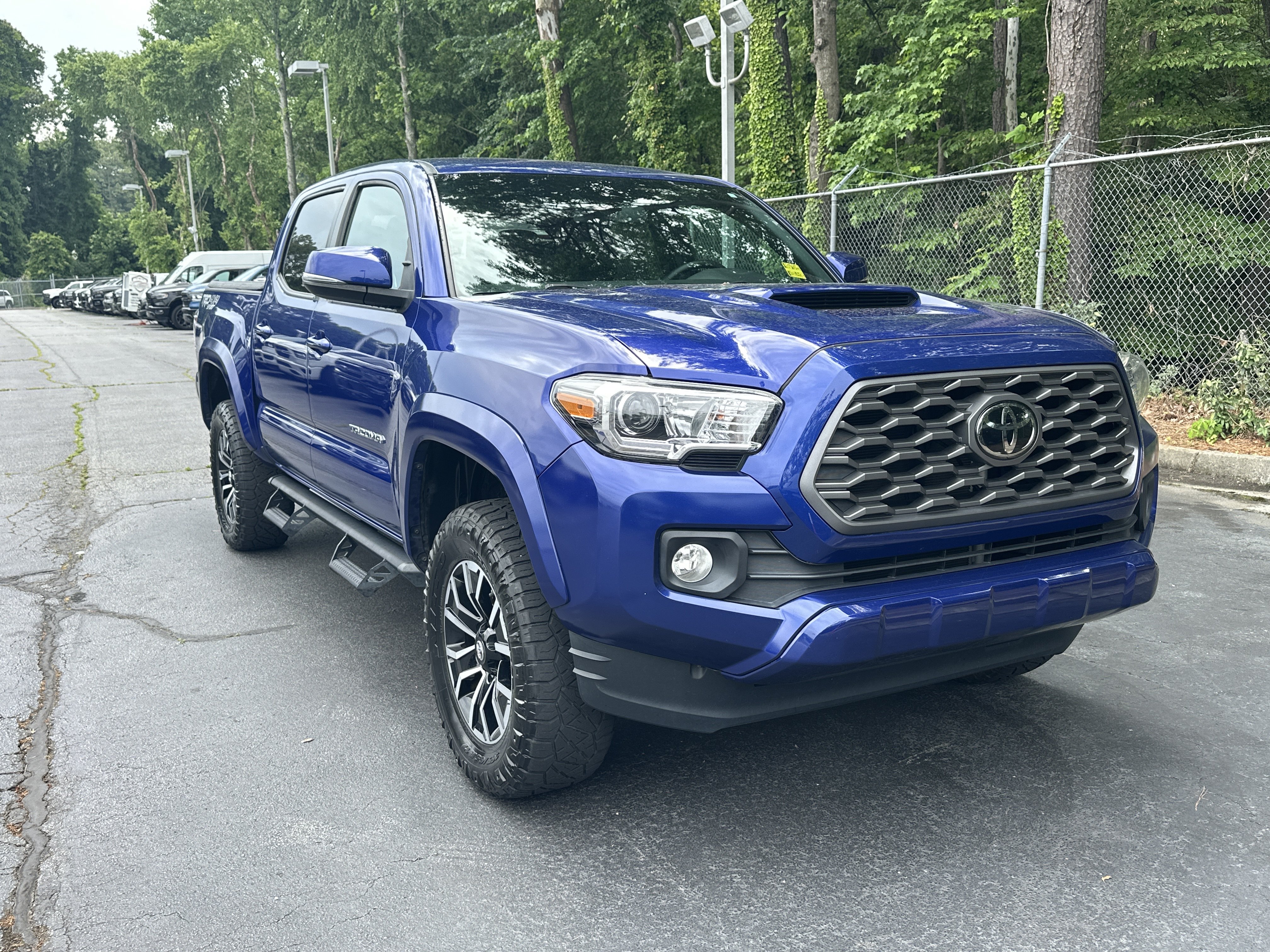 Used 2022 Toyota Tacoma TRD Sport w/ Technology Package AWD/4WD image 2
