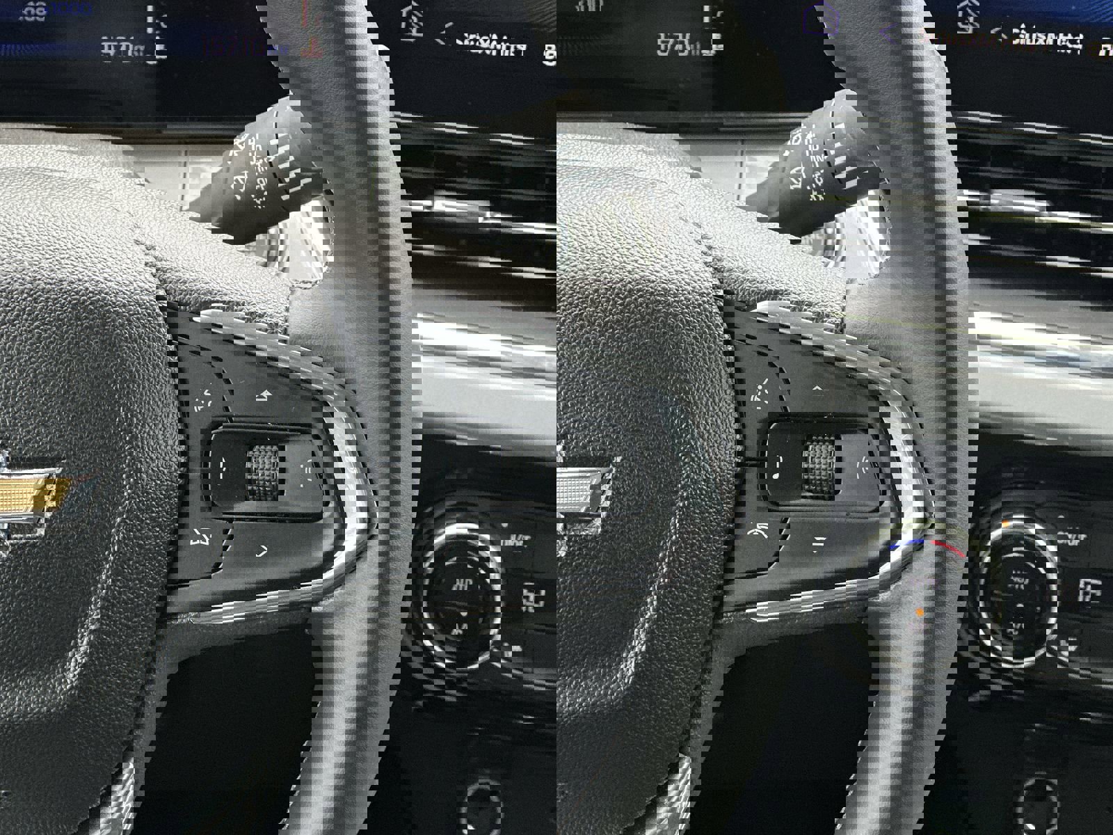 Used 2025 Chevrolet Trax LT w/ LT Convenience Package image 21