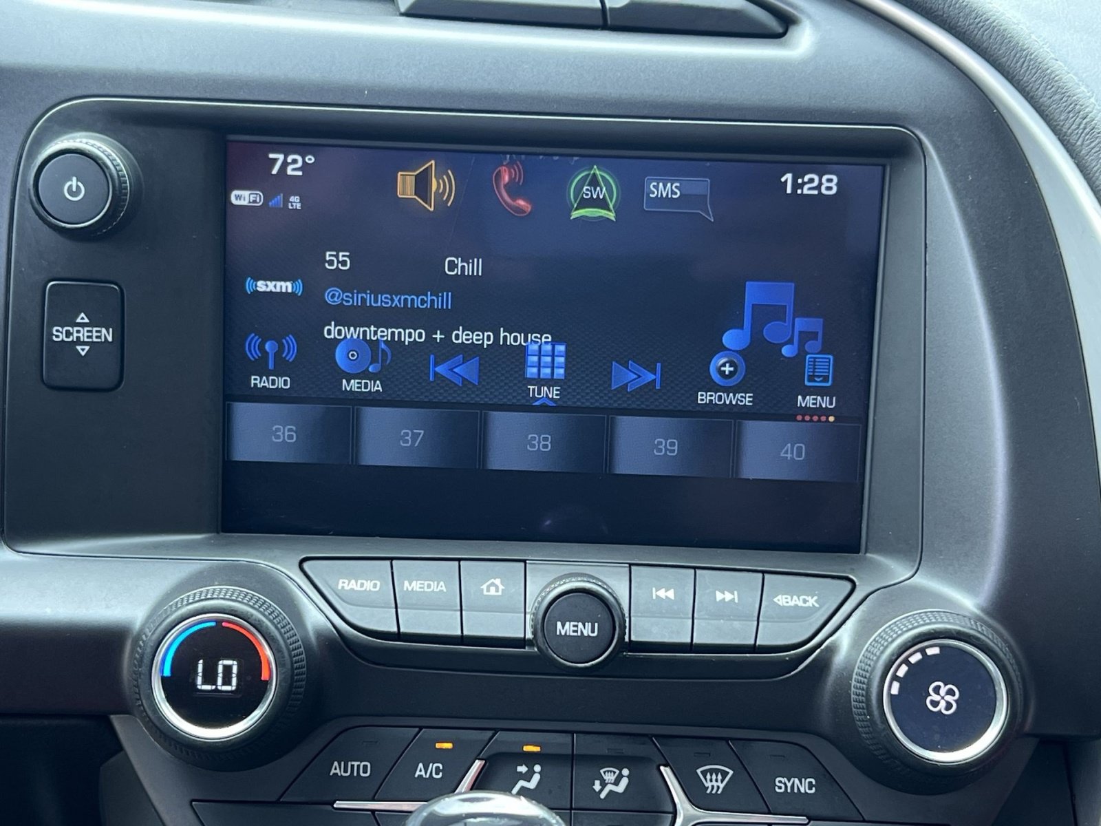 Used 2019 Chevrolet Corvette Stingray Coupe w/ 1LT RWD image 18