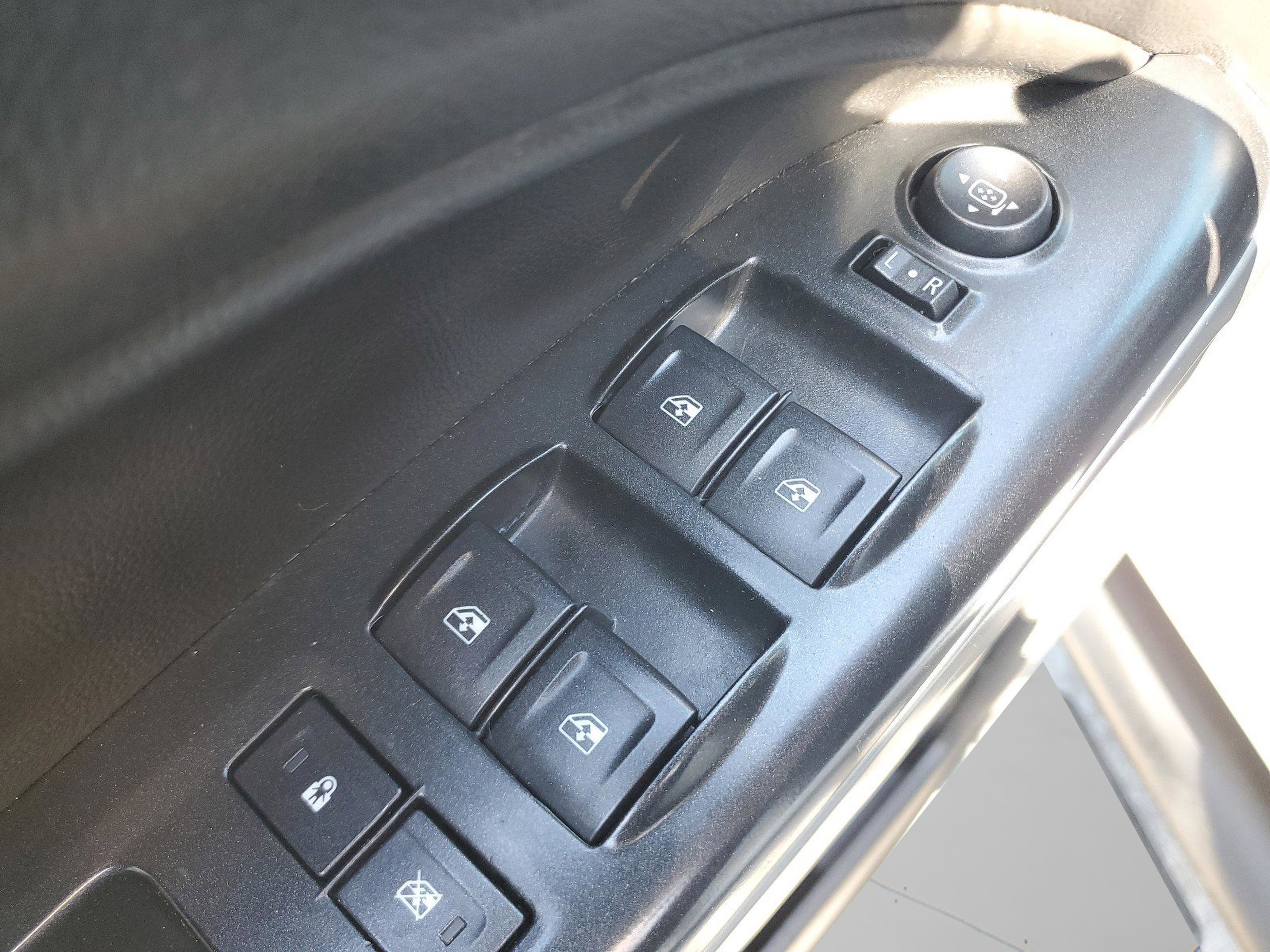 Used 2016 Chevrolet Colorado LT w/ LT Convenience Package image 18