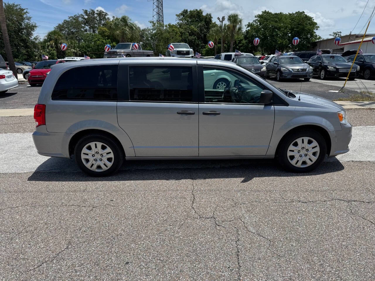 Used 2019 Dodge Grand Caravan SE w/ UConnect Hands-Free Group image 9