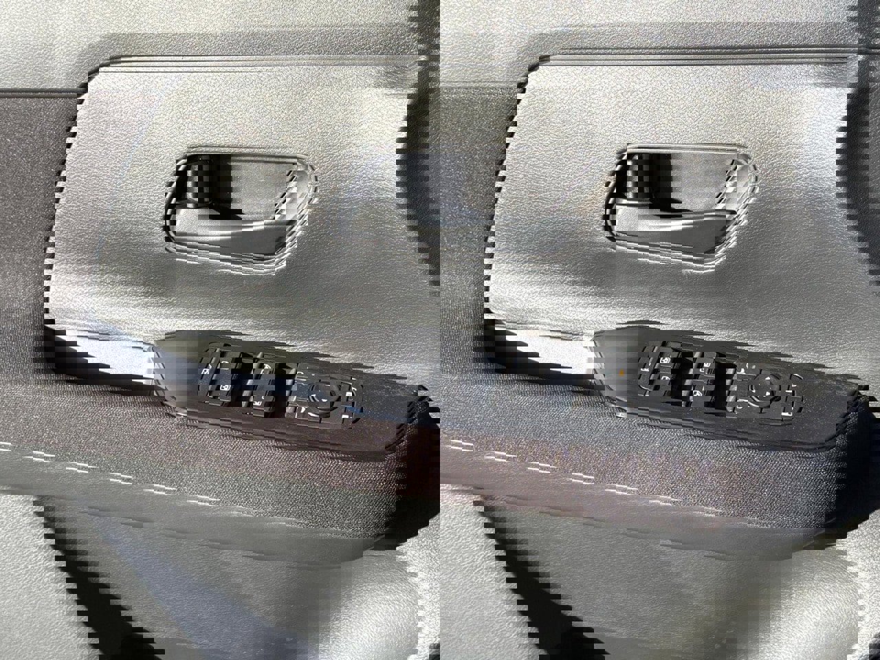 New 2026 Nissan Kicks S image 16