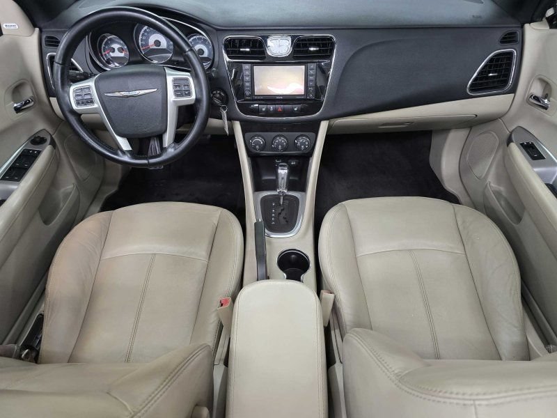 Used 2011 Chrysler 200 Limited FWD image 4