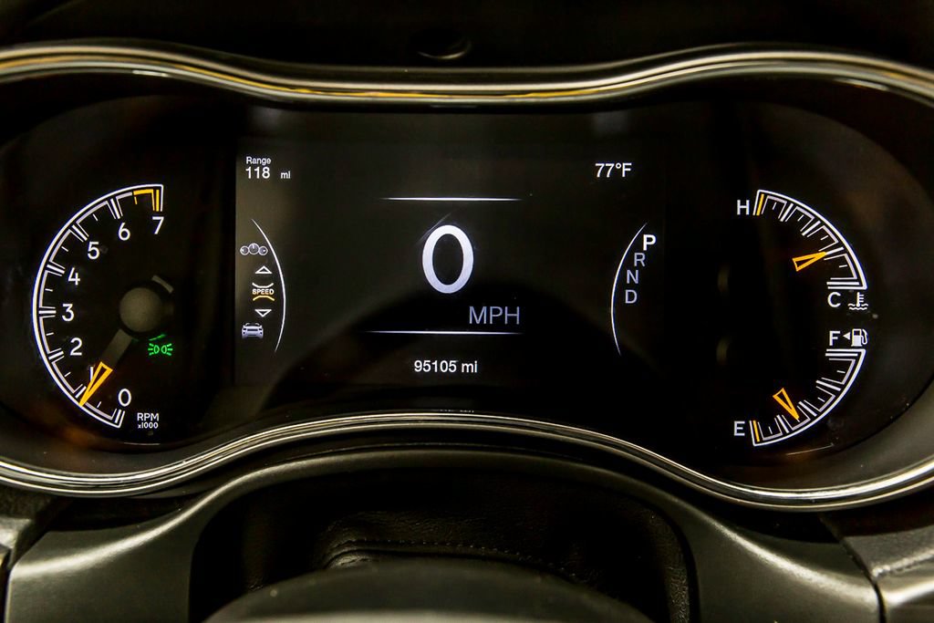 Used 2020 Jeep Grand Cherokee Altitude RWD image 17