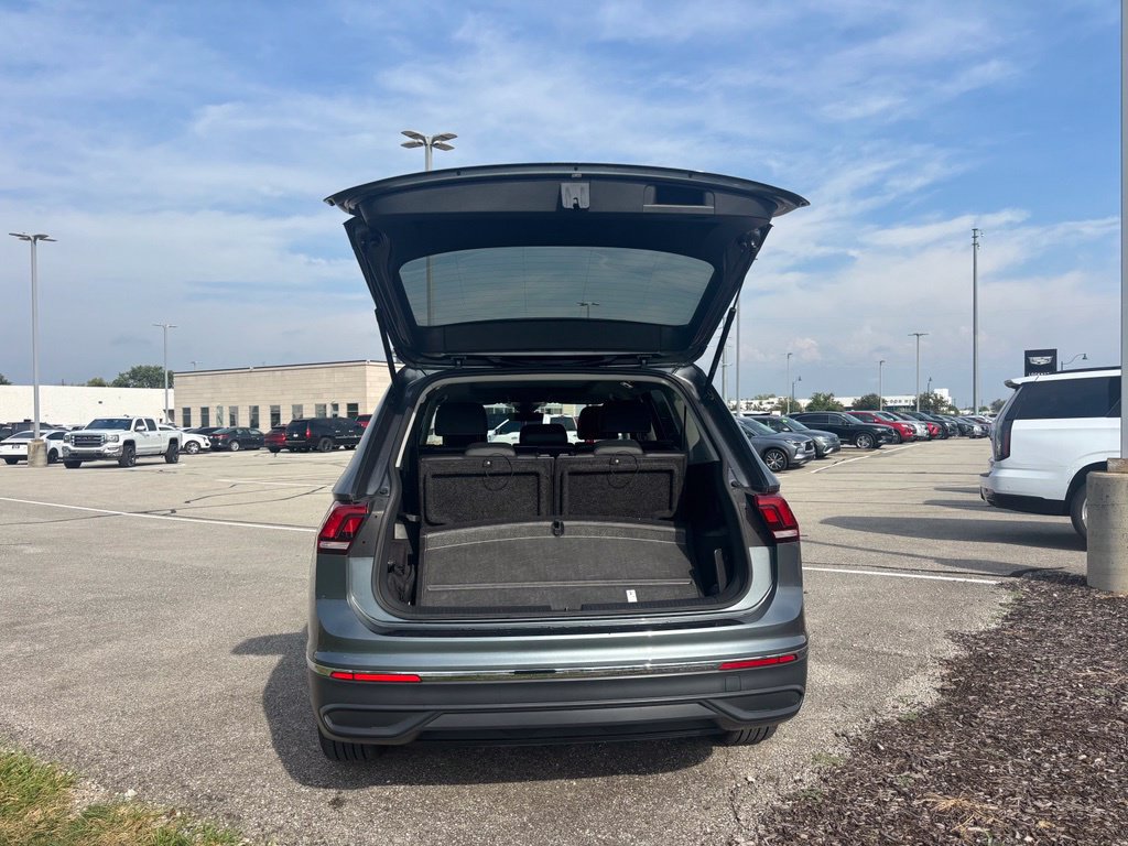 Used 2023 Volkswagen Tiguan SE w/ Panoramic Sunroof Package FWD image 14