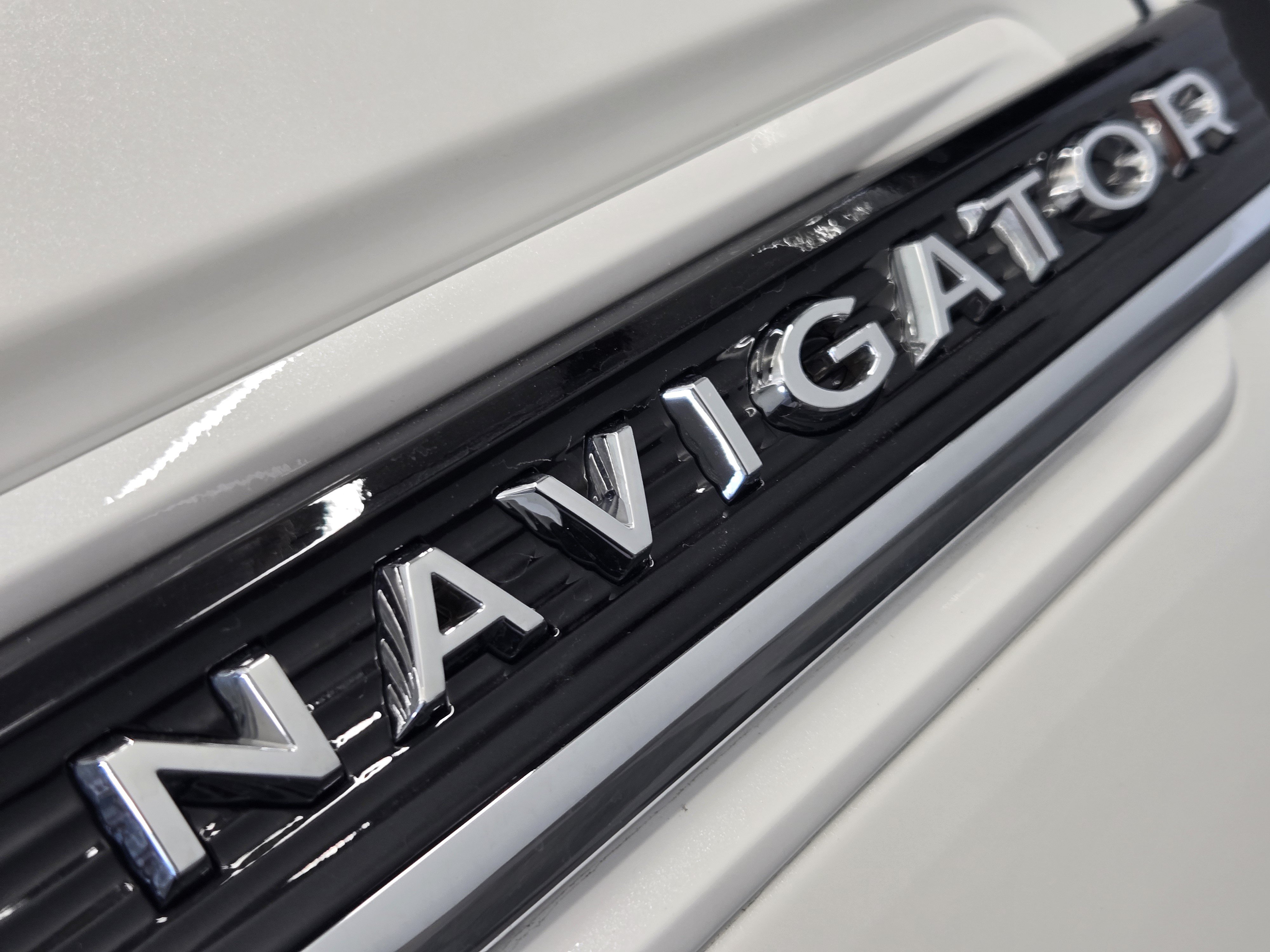 Used 2024 Lincoln Navigator L Black Label AWD/4WD image 12