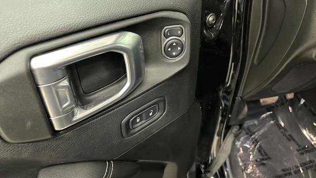 Used 2022 Jeep Wrangler Unlimited Sahara w/ Cold Weather Group AWD/4WD image 21