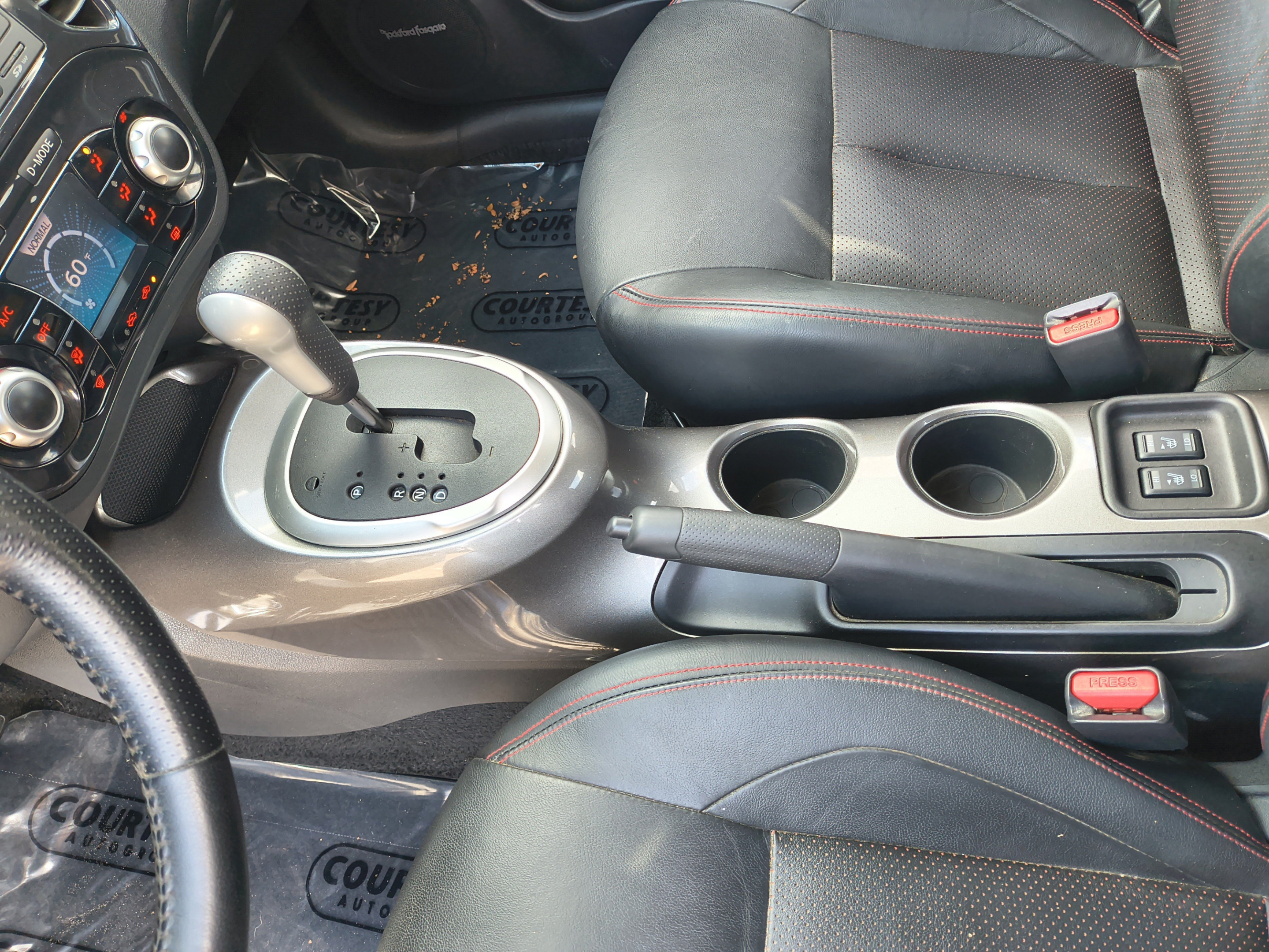 Used 2014 Nissan Juke SL FWD image 19