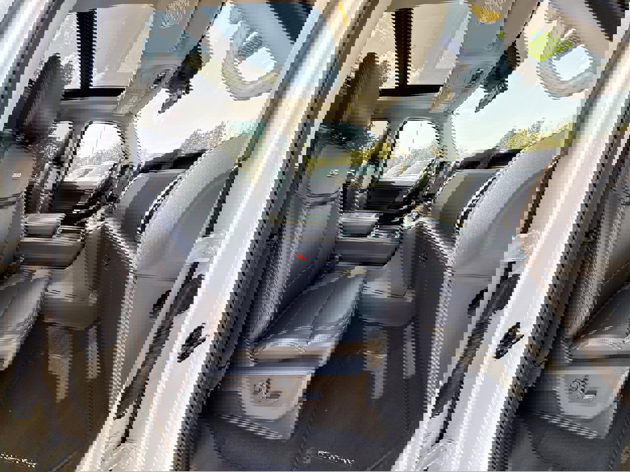 Used 2025 Ford Expedition Max Platinum image 12