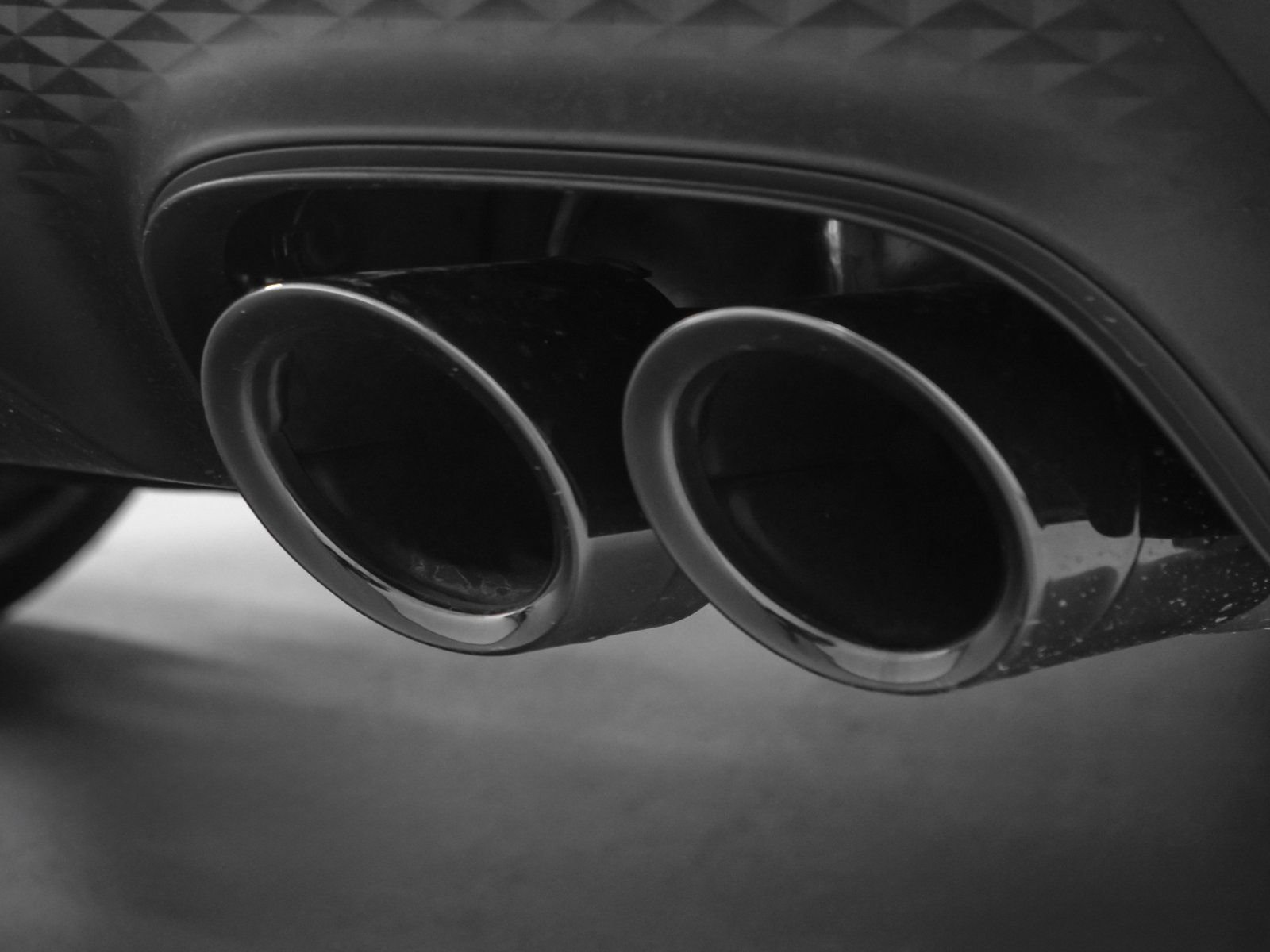 Certified 2025 Porsche Macan AWD/4WD image 17