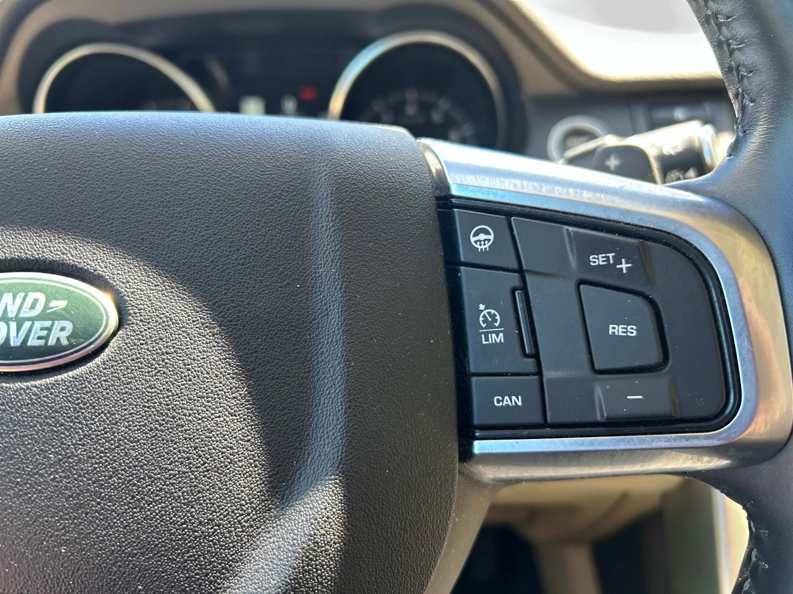 Used 2017 Land Rover Discovery Sport HSE AWD/4WD image 27