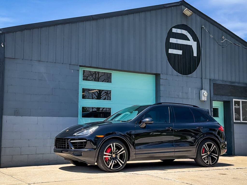 Used 2014 Porsche Cayenne Turbo S AWD/4WD image 2