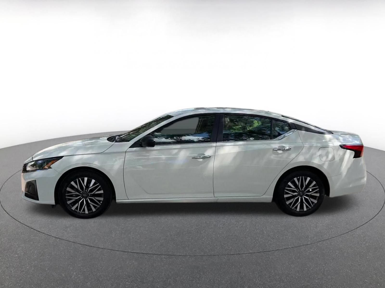 Used 2025 Nissan Altima 2.5 SV FWD image 7