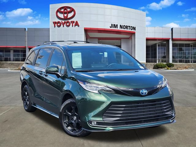 Used 2025 Toyota Sienna XLE Woodland Edition AWD/4WD image 1