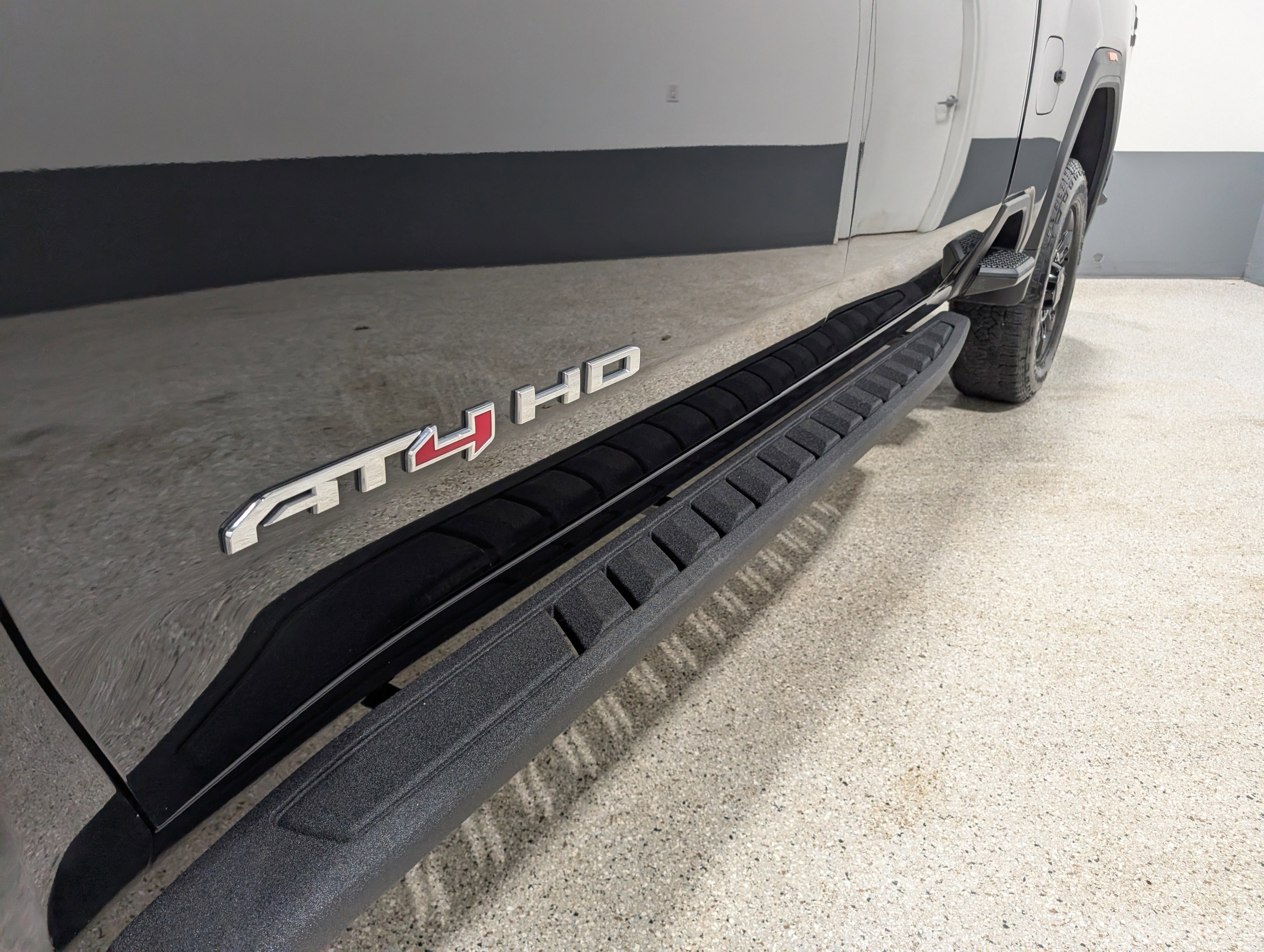 Used 2025 GMC Sierra 3500 AT4 w/ AT4 Premium Plus Package image 9