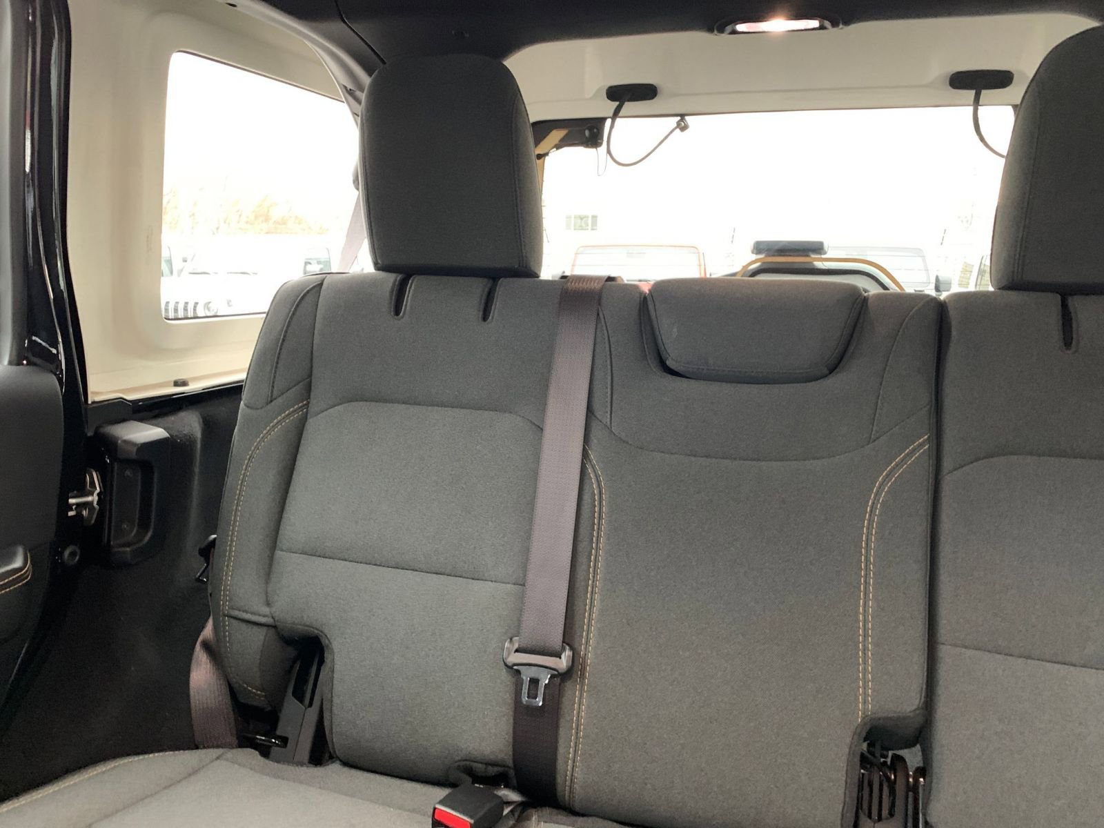 Used 2025 Jeep Wrangler Sahara image 38