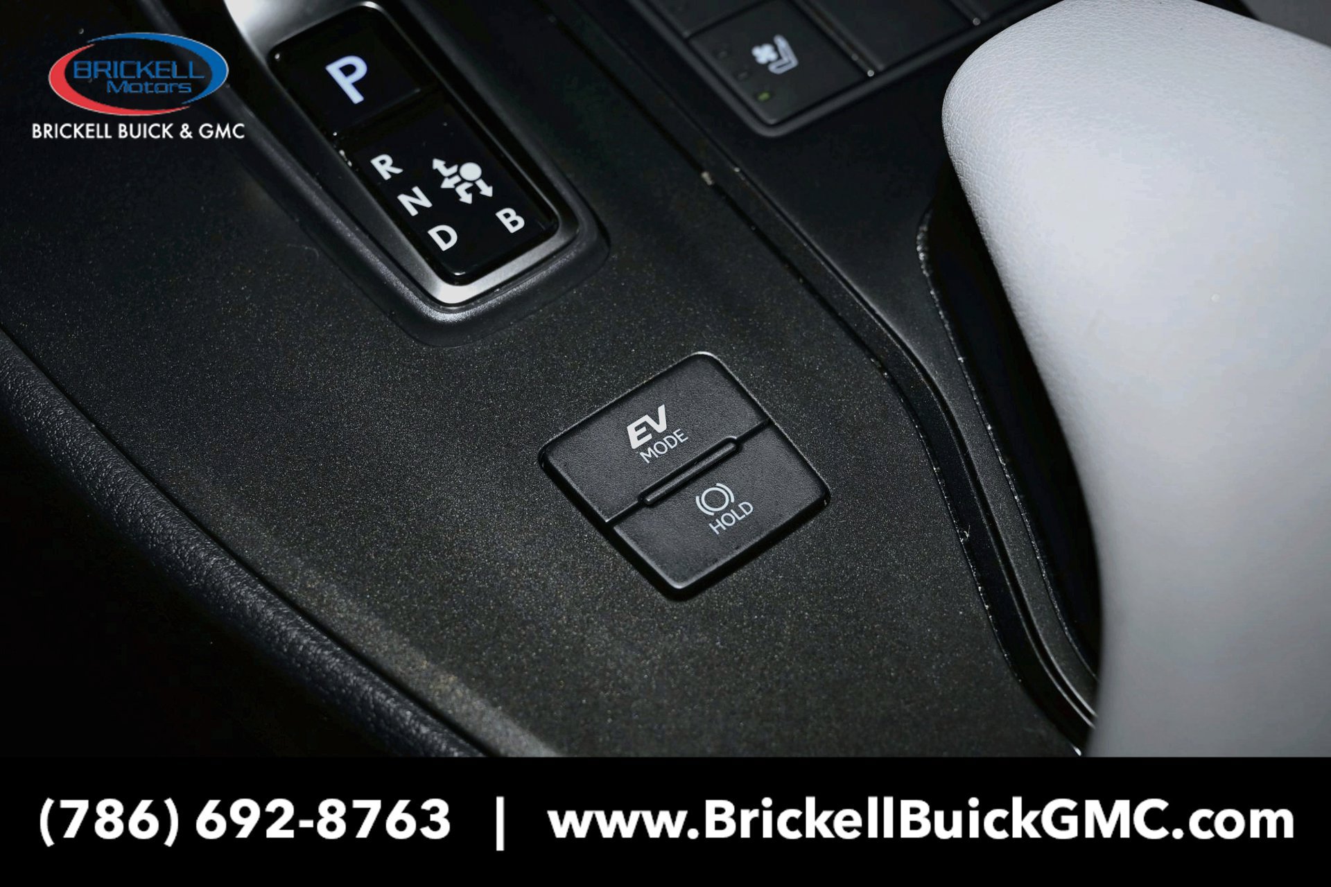 Used 2025 Lexus UX 300h FWD w/ Accessory Package (Z1) image 31