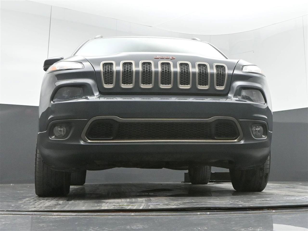 Used 2017 Jeep Cherokee 75th Anniversary AWD/4WD image 31