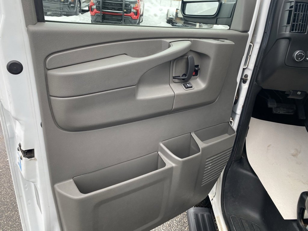 Used 2015 Chevrolet Express 2500 LT w/ LT Preferred Equipment Group image 9