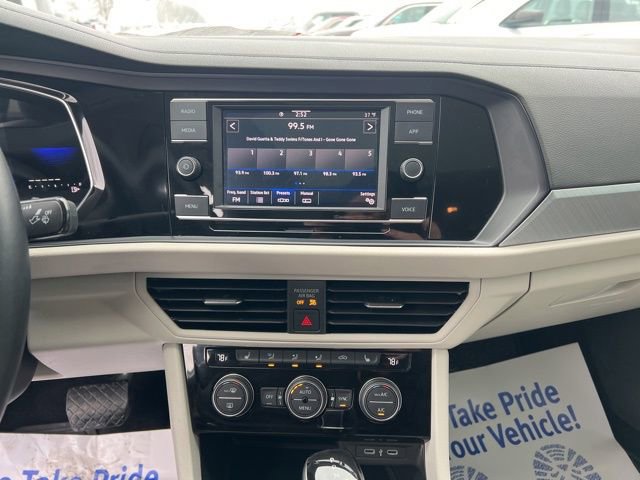 Used 2023 Volkswagen Jetta SE image 16