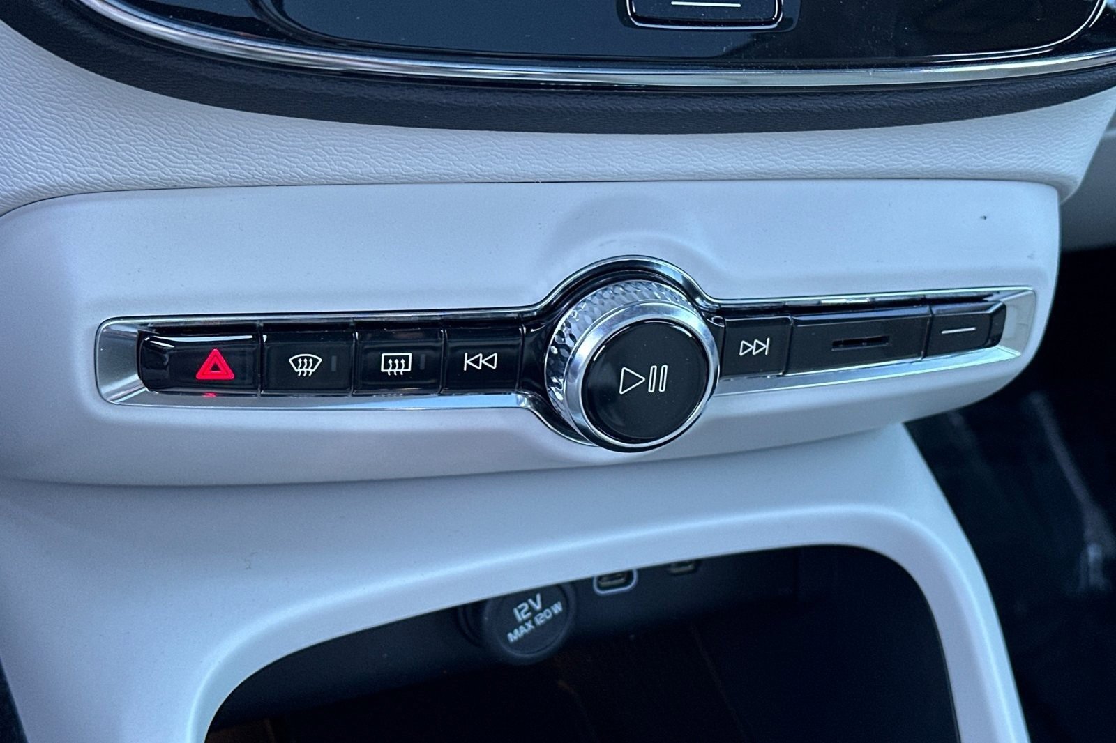 New 2026 Volvo XC40 B5 Ultra w/ Climate Package image 23
