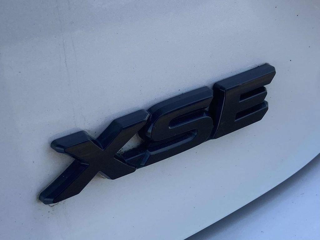 Used 2025 Toyota Camry XSE FWD image 9