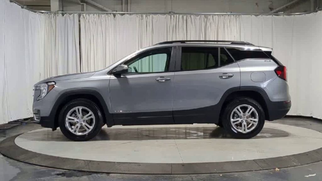 Used 2023 GMC Terrain SLE w/ Driver Convenience Package AWD/4WD image 6
