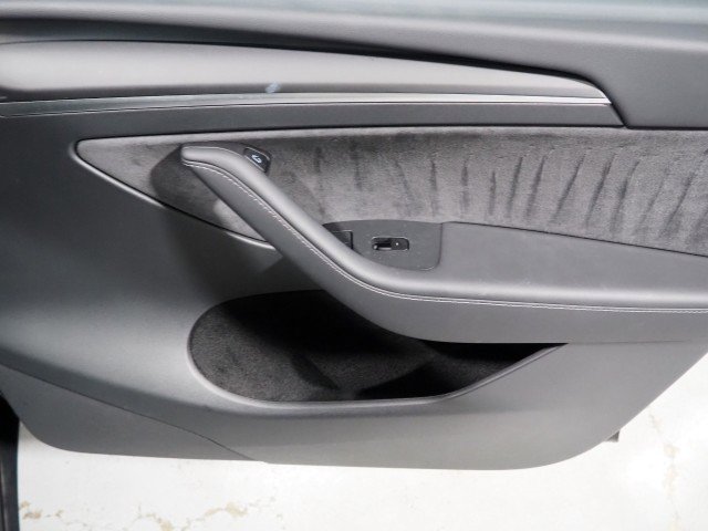 Used 2025 Tesla Model Y AWD image 56
