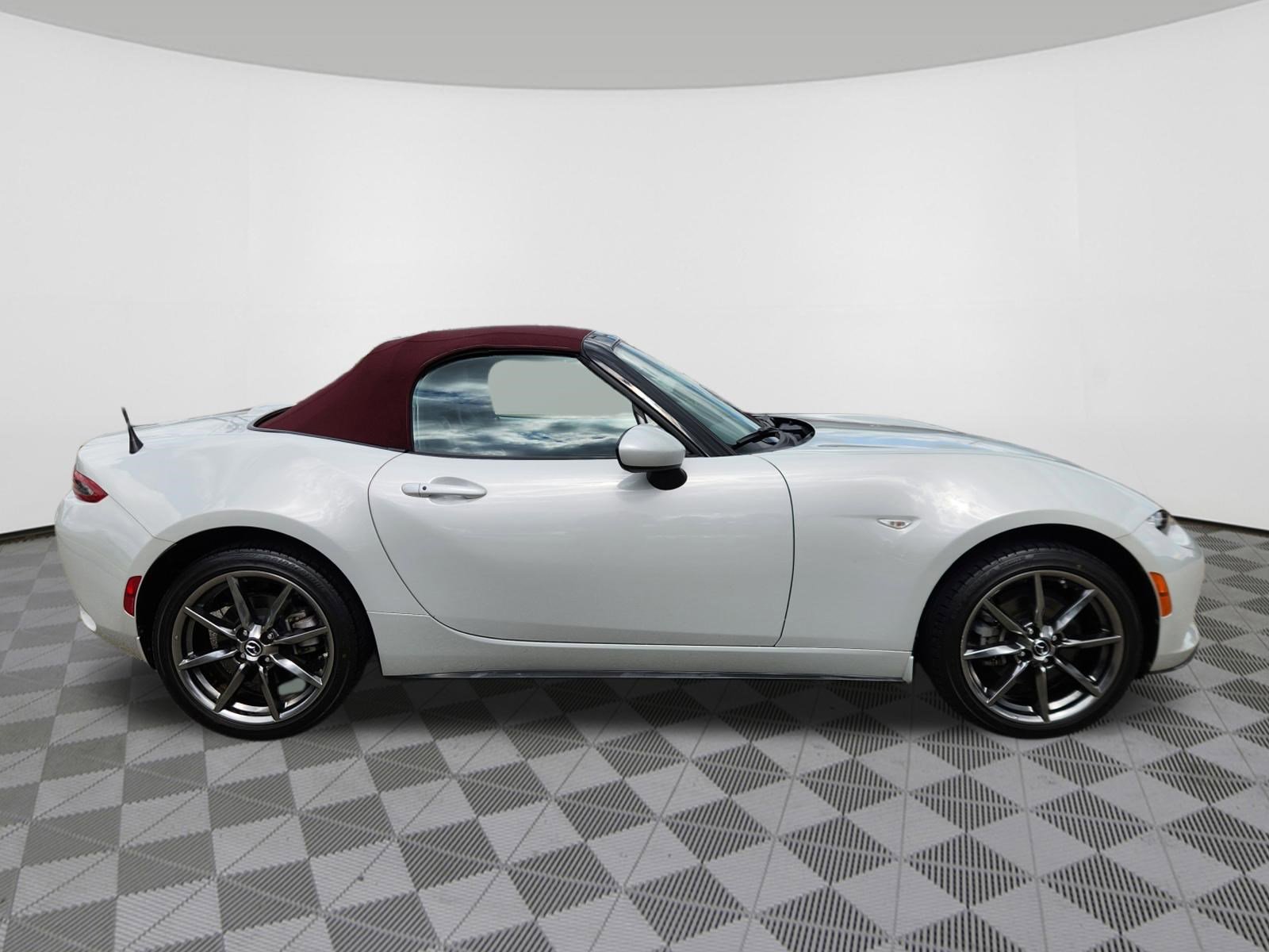 Used 2018 MAZDA MX-5 Miata Grand Touring RWD image 6
