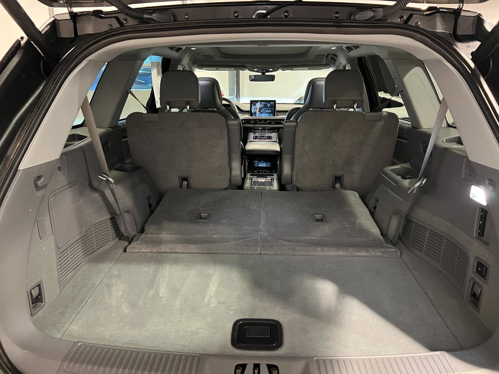 Used 2020 Lincoln Aviator Reserve w/ Equipment Group 202A image 36