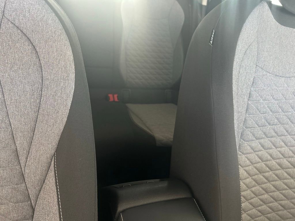 Used 2025 Volkswagen Tiguan S image 37