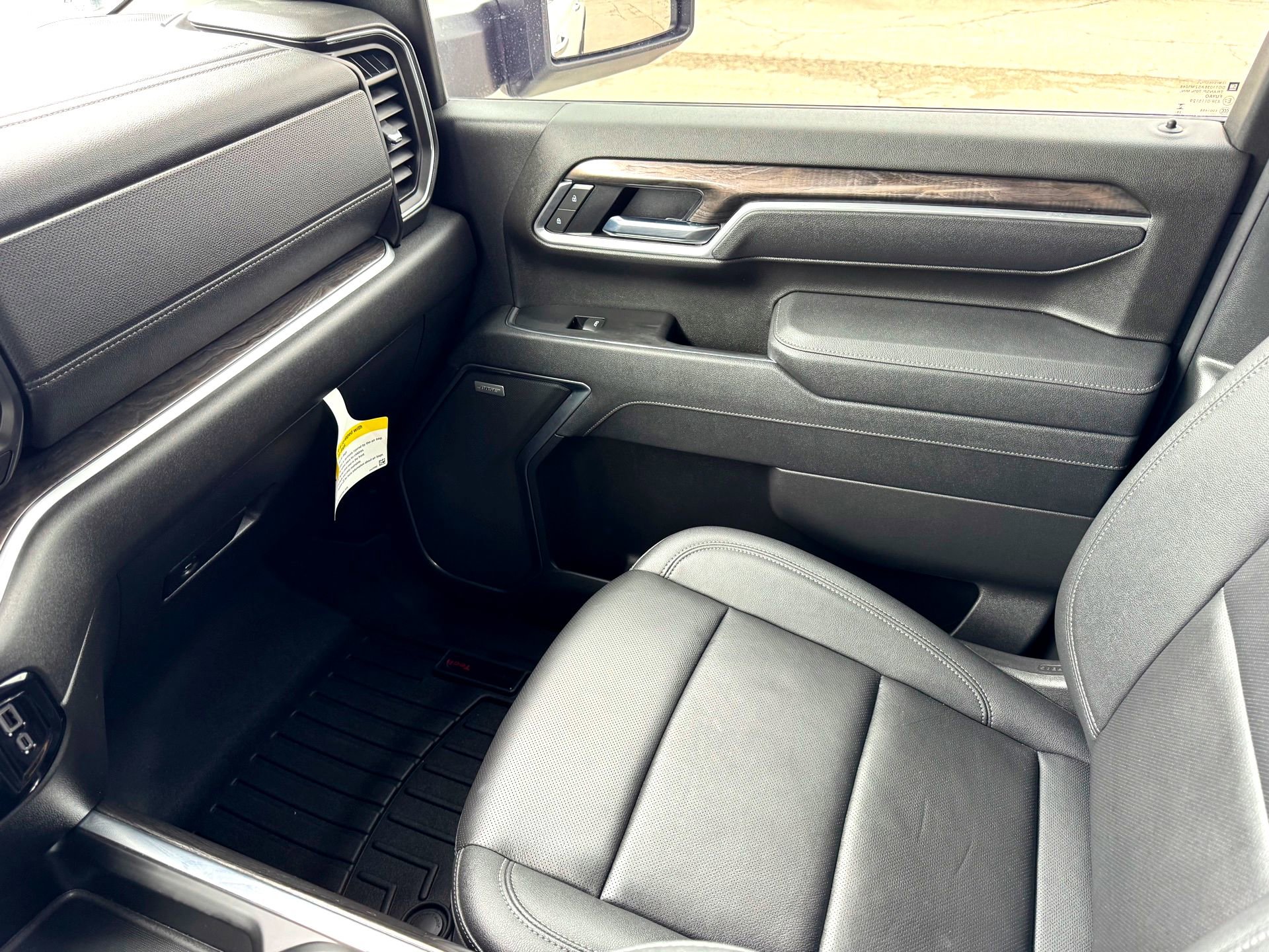 Used 2025 Chevrolet Silverado 2500 LTZ w/ LTZ Convenience Package image 33