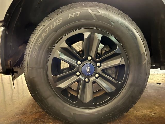 Used 2015 Ford F150 XLT image 11