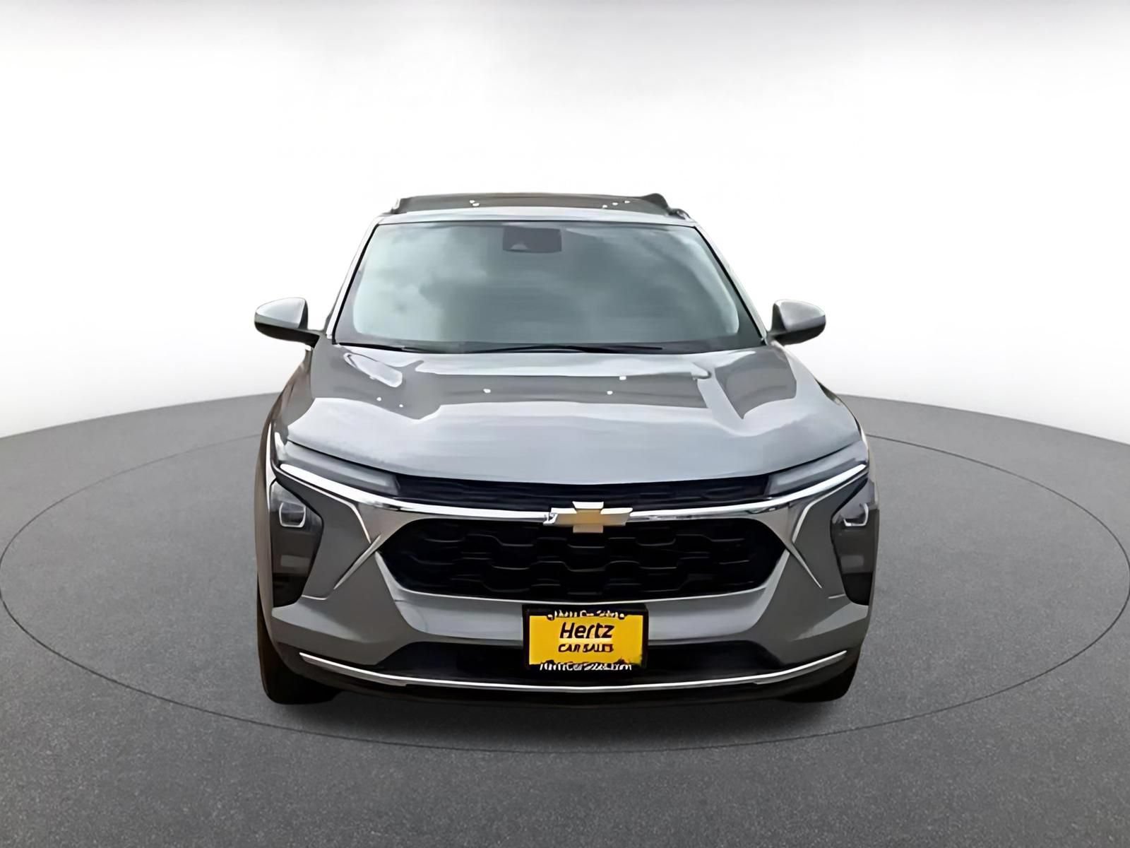 Used 2025 Chevrolet Trax LT w/ LT Convenience Package FWD image 4