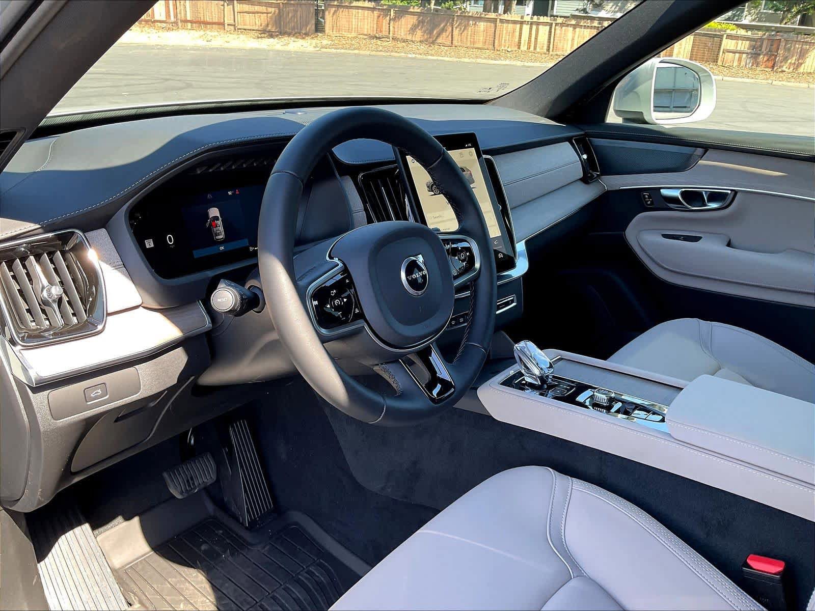 New 2026 Volvo XC90 B5 Plus w/ Protection Package Premier image 8