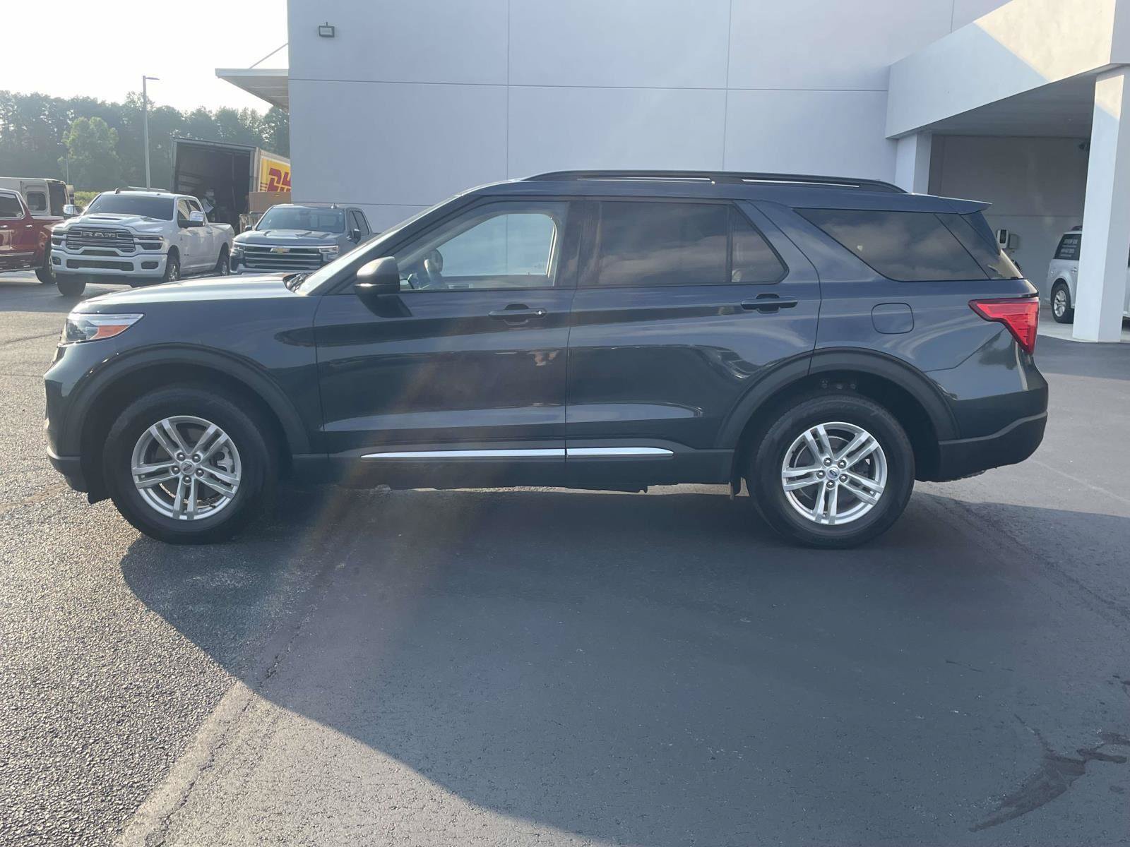 Used 2022 Ford Explorer XLT w/ Equipment Group 202A AWD/4WD image 9