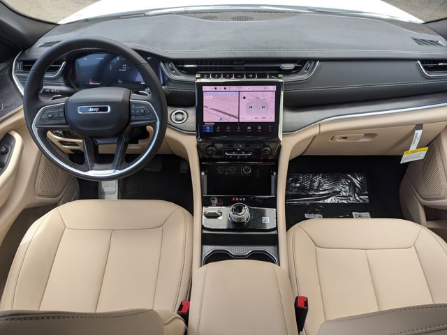 New 2025 Jeep Grand Cherokee L Limited w/ Black Appearance Package image 15