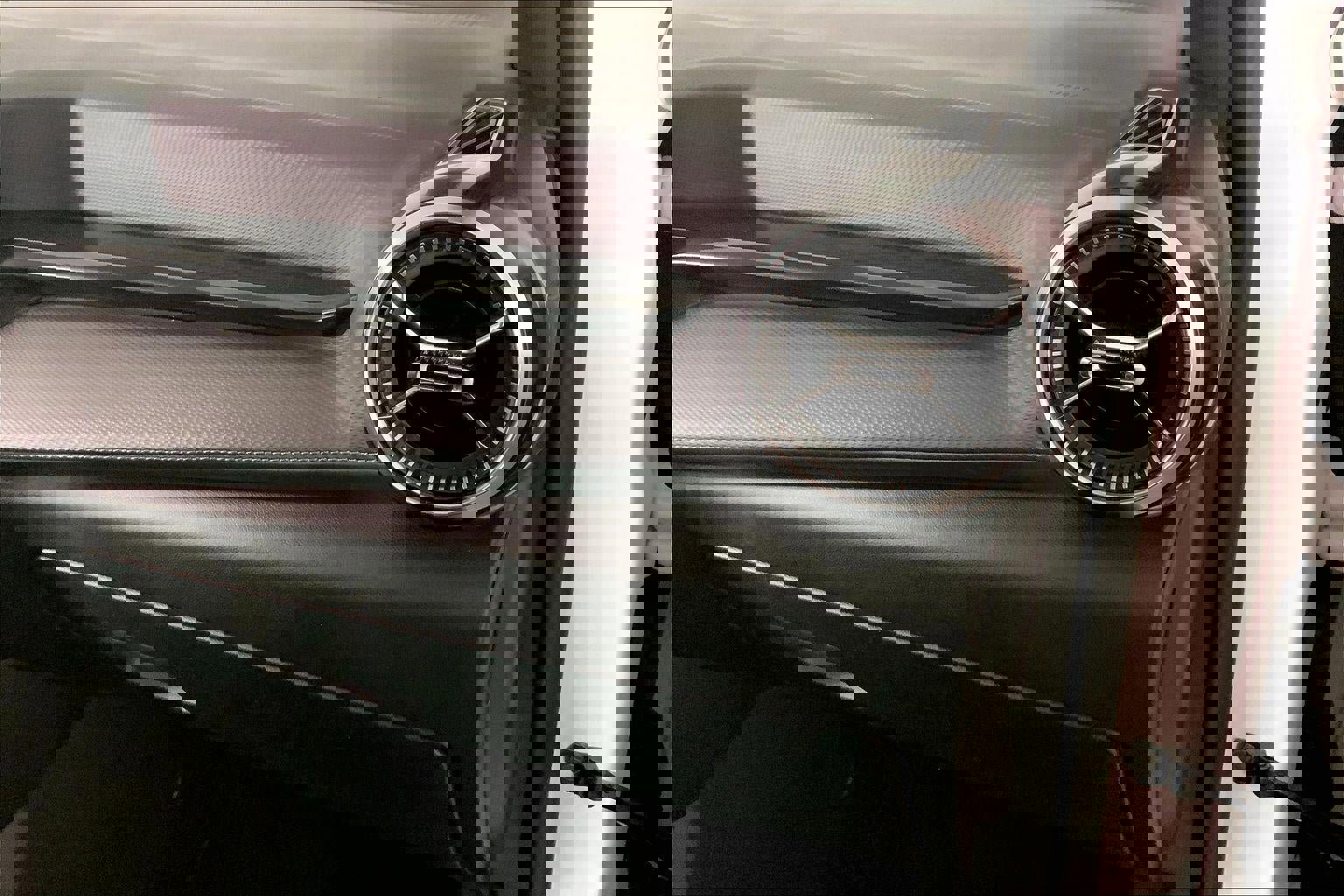 Used 2025 Chevrolet Equinox LT AWD/4WD image 16