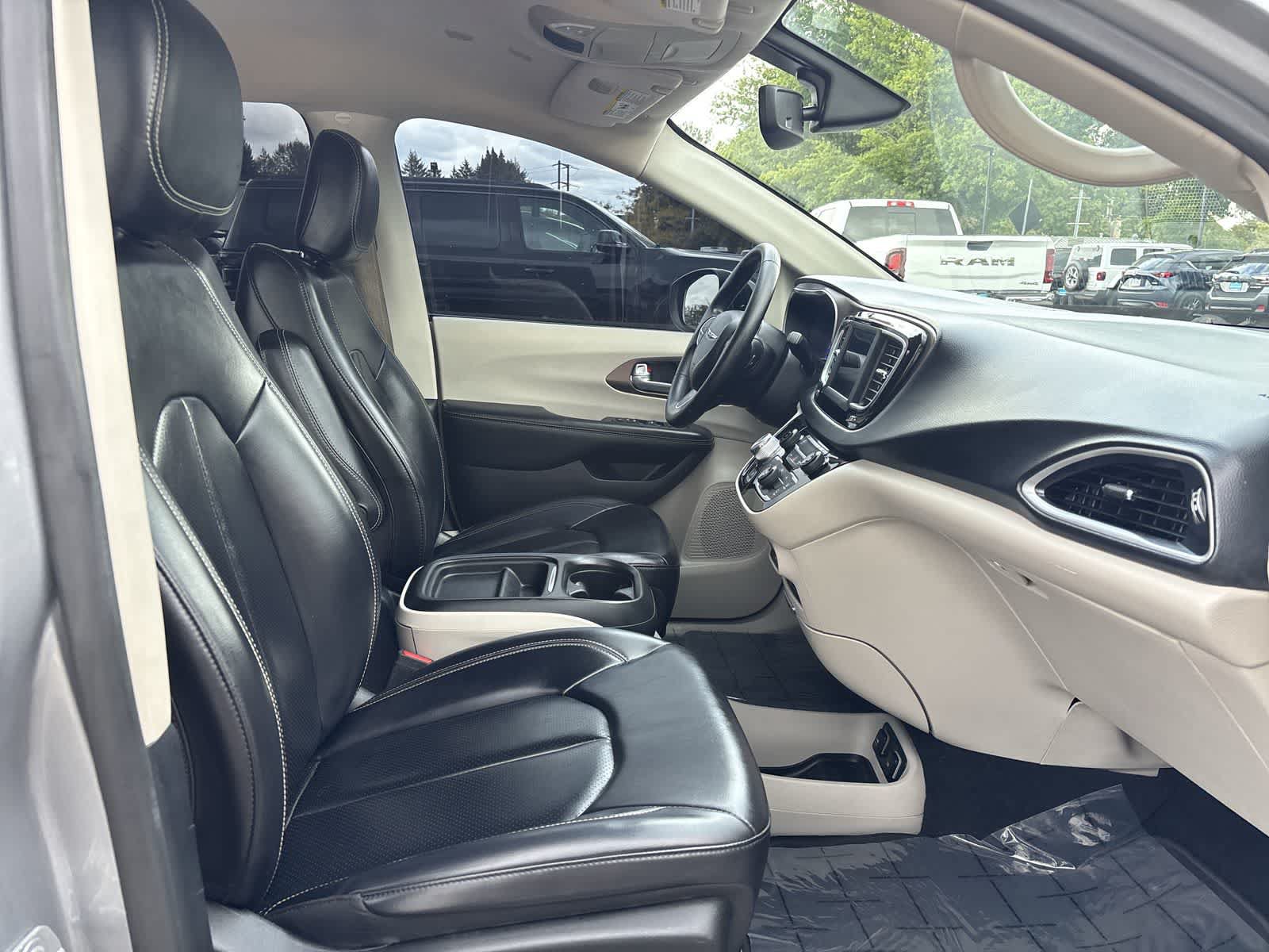 Certified 2020 Chrysler Voyager Lxi FWD image 5