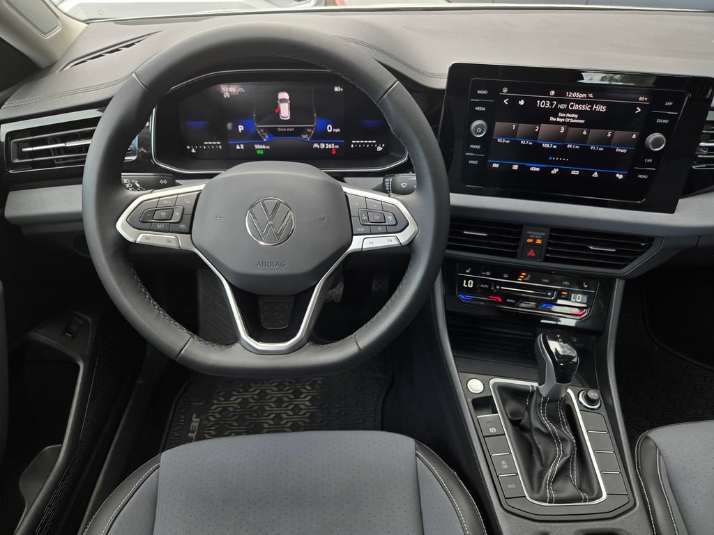 Used 2025 Volkswagen Jetta SE FWD image 14
