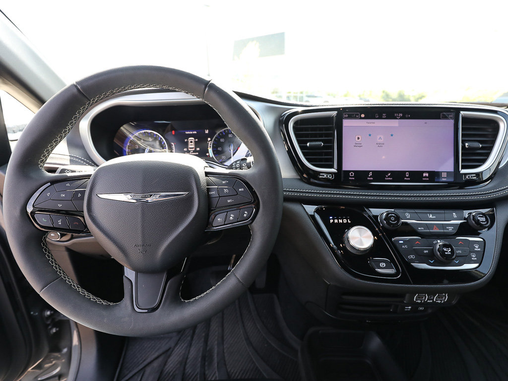 Used 2022 Chrysler Pacifica Touring-L w/ S Appearance Package FWD image 12